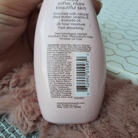 EOS Berry Blossom Body Lotion with Shea Butter Rare Discontinued - Picture 3 of 11